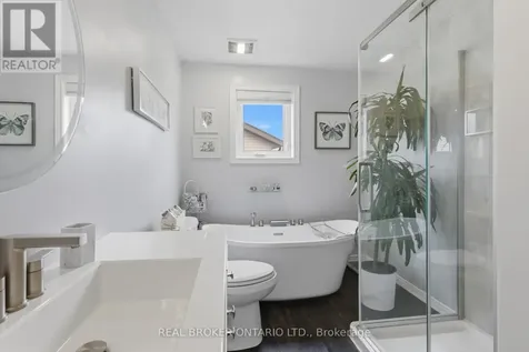 107 Rose Bridge Crescent Cambridge ON N3C 3Z2