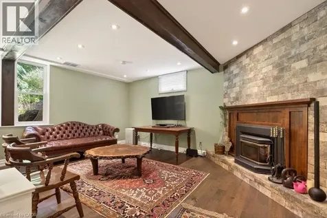 589 Sharalin Court Burlington ON L7T 2N7