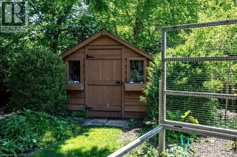 589 Sharalin Court Burlington ON L7T 2N7