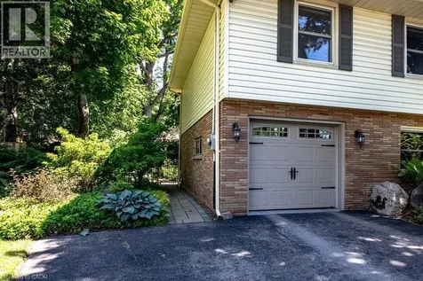 589 Sharalin Court Burlington ON L7T 2N7