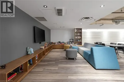 388 Richmond Street West Toronto ON M5V 3P1