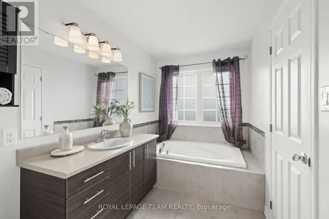 102 Lochnaw Private Ottawa ON K2J 5X6