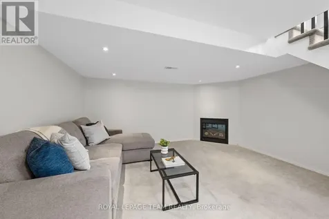 102 Lochnaw Private Ottawa ON K2J 5X6