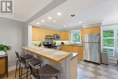 81 Robinson Avenue Ottawa ON K1N 8N8