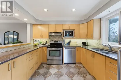 81 Robinson Avenue Ottawa ON K1N 8N8