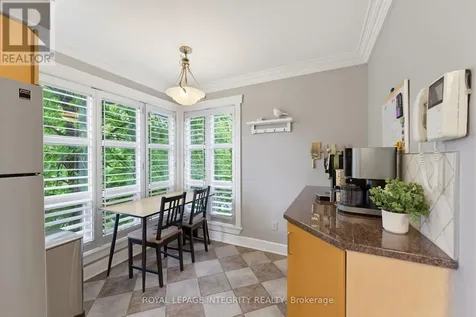81 Robinson Avenue Ottawa ON K1N 8N8