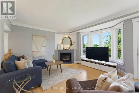 81 Robinson Avenue Ottawa ON K1N 8N8
