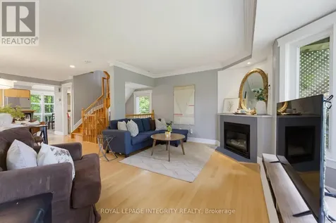 81 Robinson Avenue Ottawa ON K1N 8N8