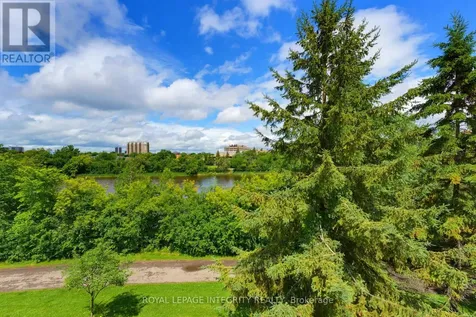 81 Robinson Avenue Ottawa ON K1N 8N8