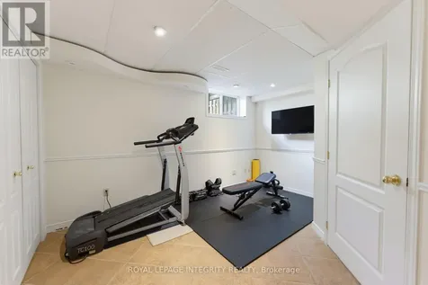 81 Robinson Avenue Ottawa ON K1N 8N8