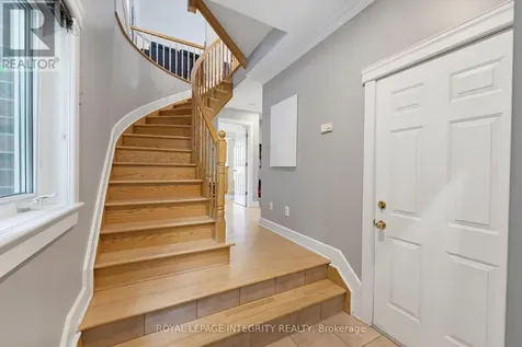 81 Robinson Avenue Ottawa ON K1N 8N8