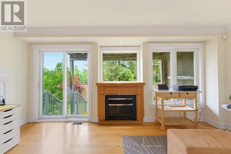 81 Robinson Avenue Ottawa ON K1N 8N8