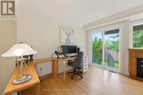 81 Robinson Avenue Ottawa ON K1N 8N8