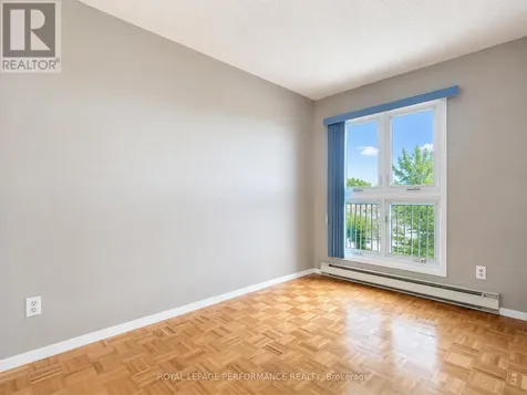 158C Mcarthur Avenue Ottawa ON K1L 8E7