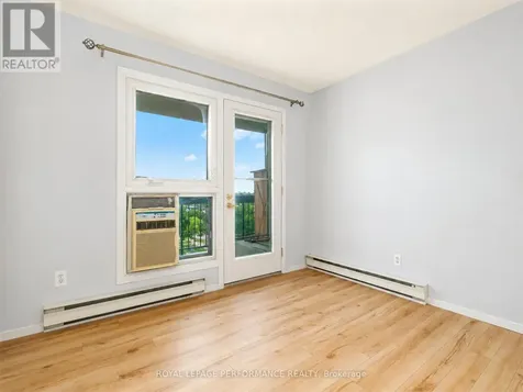 158C Mcarthur Avenue Ottawa ON K1L 8E7