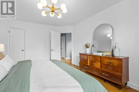 1215 Emperor Avenue Ottawa ON K1Z 8C3