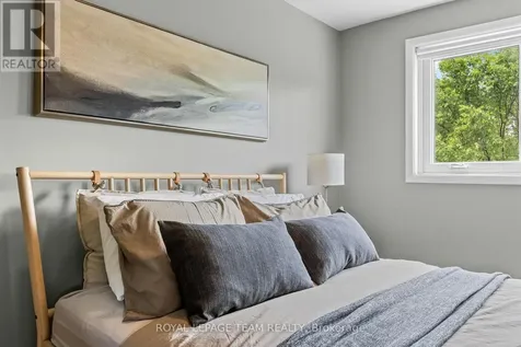 1215 Emperor Avenue Ottawa ON K1Z 8C3