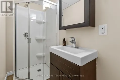 1215 Emperor Avenue Ottawa ON K1Z 8C3