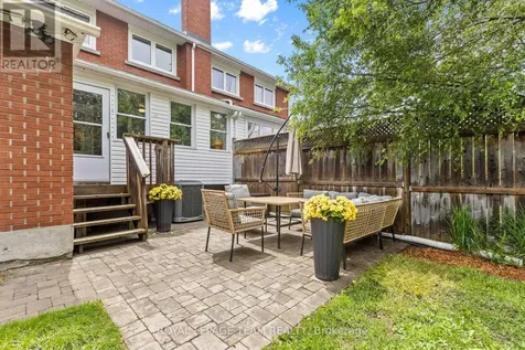 1215 Emperor Avenue Ottawa ON K1Z 8C3