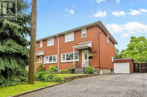 1215 Emperor Avenue Ottawa ON K1Z 8C3
