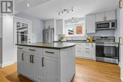1215 Emperor Avenue Ottawa ON K1Z 8C3