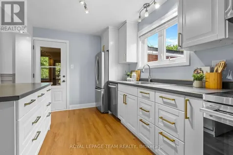 1215 Emperor Avenue Ottawa ON K1Z 8C3