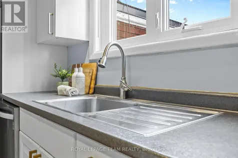 1215 Emperor Avenue Ottawa ON K1Z 8C3