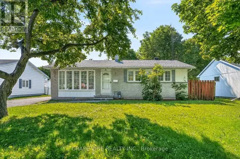 104 Oriole Avenue Ottawa ON K2L 1E7