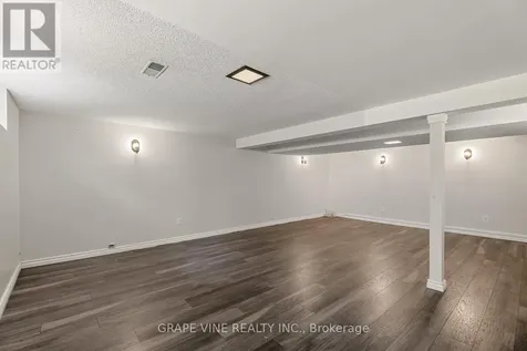 104 Oriole Avenue Ottawa ON K2L 1E7