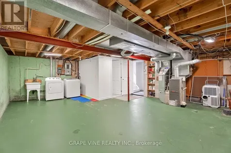 104 Oriole Avenue Ottawa ON K2L 1E7