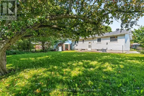 104 Oriole Avenue Ottawa ON K2L 1E7