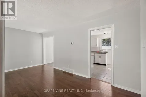 104 Oriole Avenue Ottawa ON K2L 1E7