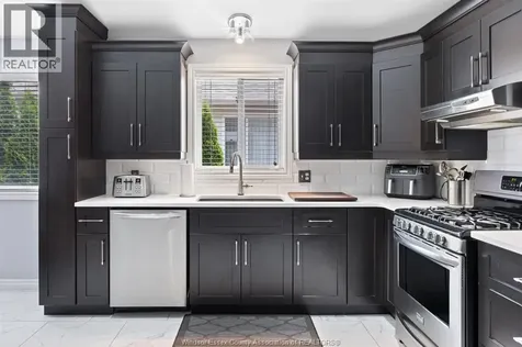 1582 Heatherglen Tecumseh ON N8N 5B4