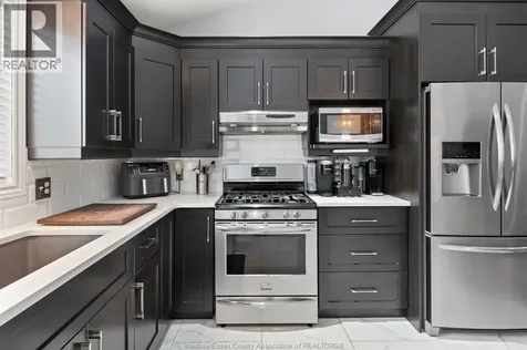 1582 Heatherglen Tecumseh ON N8N 5B4