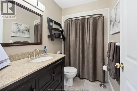 1582 Heatherglen Tecumseh ON N8N 5B4