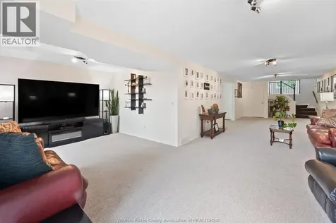 1582 Heatherglen Tecumseh ON N8N 5B4