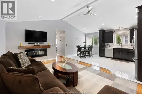 1582 Heatherglen Tecumseh ON N8N 5B4