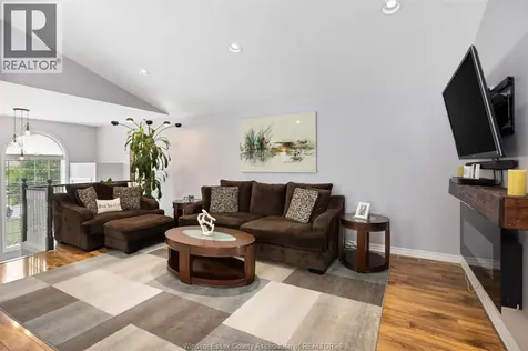 1582 Heatherglen Tecumseh ON N8N 5B4