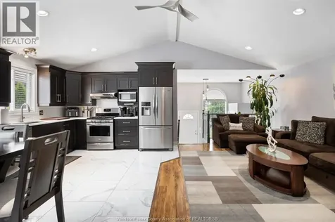 1582 Heatherglen Tecumseh ON N8N 5B4