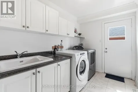 2014 Golden Briar Trail Oakville (wc Wedgewood Creek) ON L6H 4N9