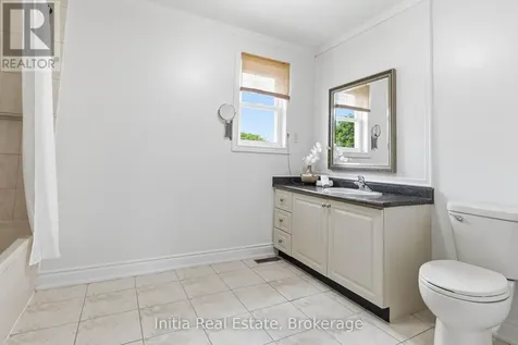 2014 Golden Briar Trail Oakville (wc Wedgewood Creek) ON L6H 4N9