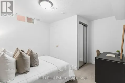 2014 Golden Briar Trail Oakville (wc Wedgewood Creek) ON L6H 4N9