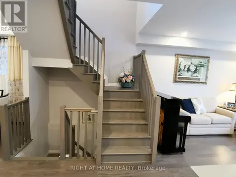 321 Lysander Place Ottawa ON K1K 3X8