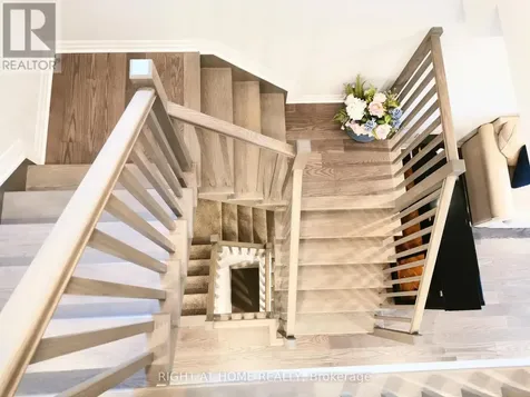 321 Lysander Place Ottawa ON K1K 3X8