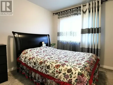 321 Lysander Place Ottawa ON K1K 3X8