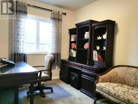 321 Lysander Place Ottawa ON K1K 3X8