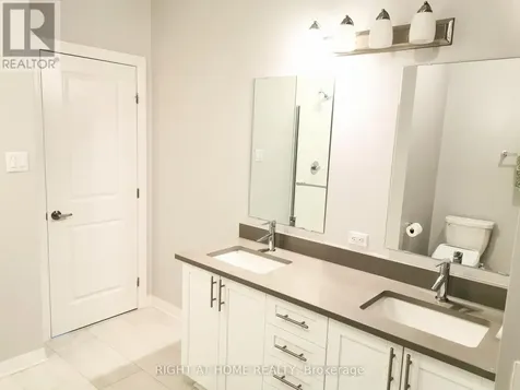 321 Lysander Place Ottawa ON K1K 3X8