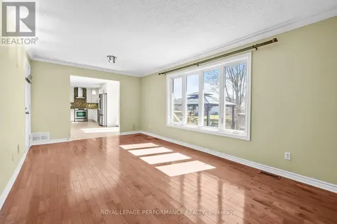 54 Lapointe Boulevard Russell ON K0A 1W0