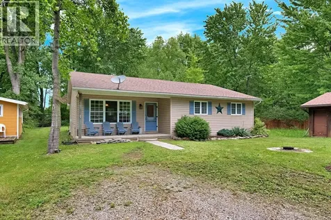 6238 London Road Lambton Shores ON N0N 1J0