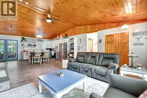 6238 London Road Lambton Shores ON N0N 1J0